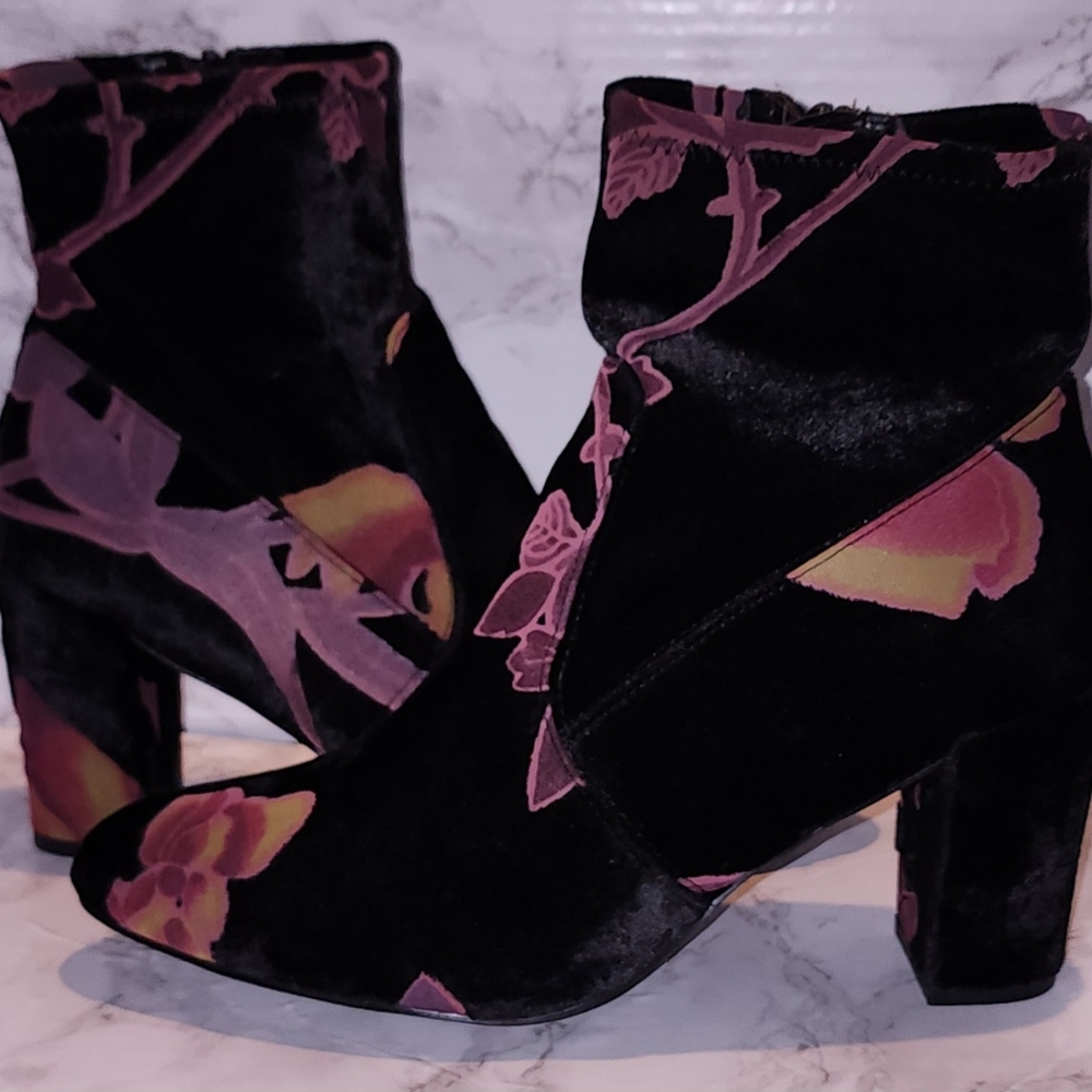 Steve Madden Velvet Bootie Sz 10